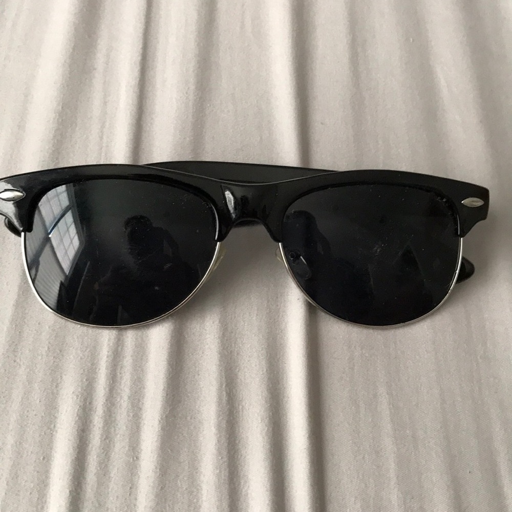 Black sunglasses